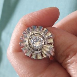 Vintage Starburst button design w large faceted rhinestone screwback earrings